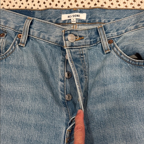 /RE/DONE WOMENS 28
SEASON CODE: SSN2-2307
STYLE: 148-03WLOSISH: WASTED INDIGO - Picture 5 of 13